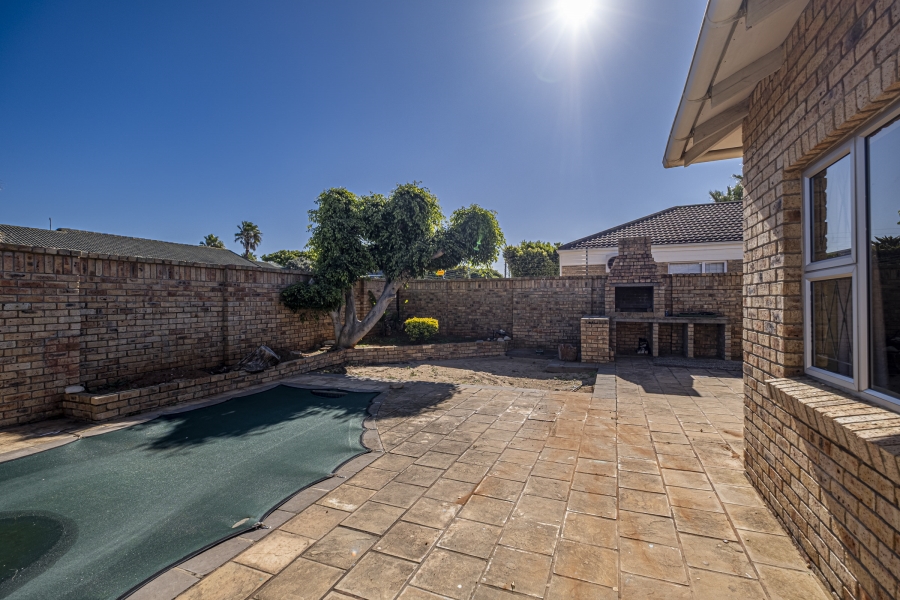 3 Bedroom Property for Sale in Summerstrand Eastern Cape